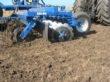 Flaps
To reduce the flow of plant residues and soil, it is recommended to fit a set of rubber flaps between first and second row of discs. 